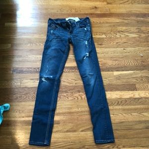 Hollister distressed jeans 5L